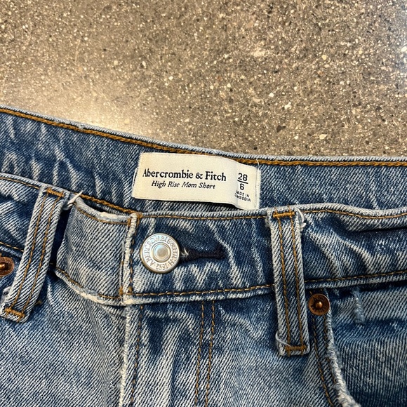 Abercrombie and Fitch Shorts - Picture 2 of 3